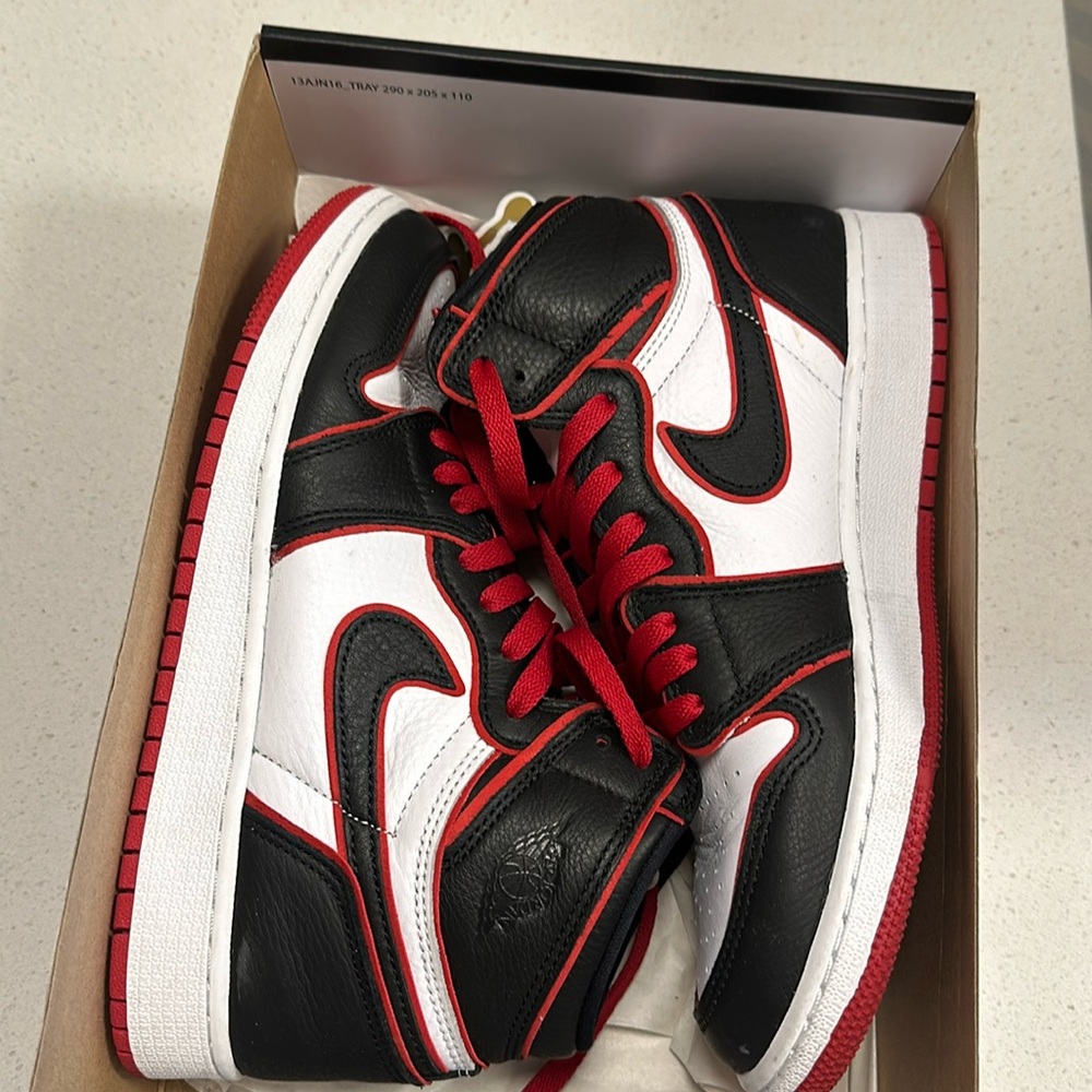 Air Jordan 1 retro high of black red white in box